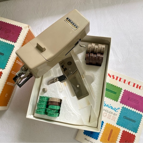 1973 Singer Professional Buttonholer Complete - Picture 4 of 7